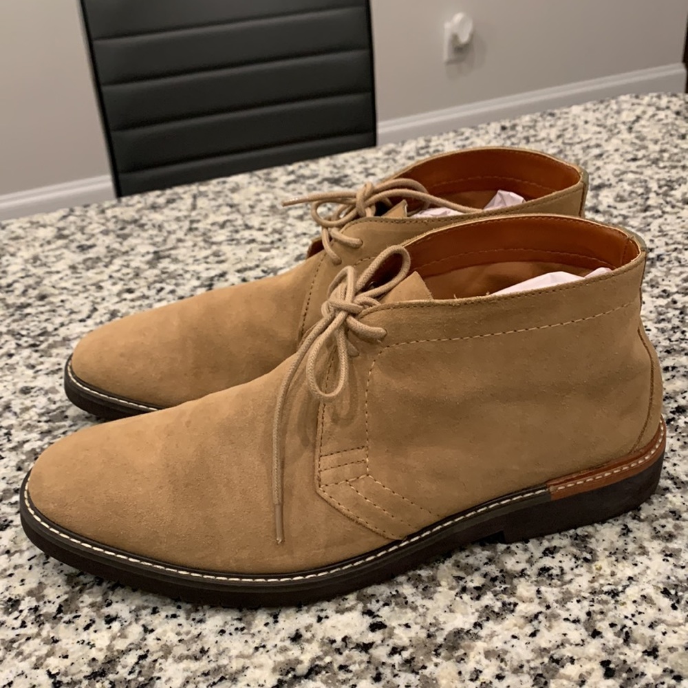 Express men’s size 11 boot. Like New. EXPRESS Suede Chukka Boot. No original 📦